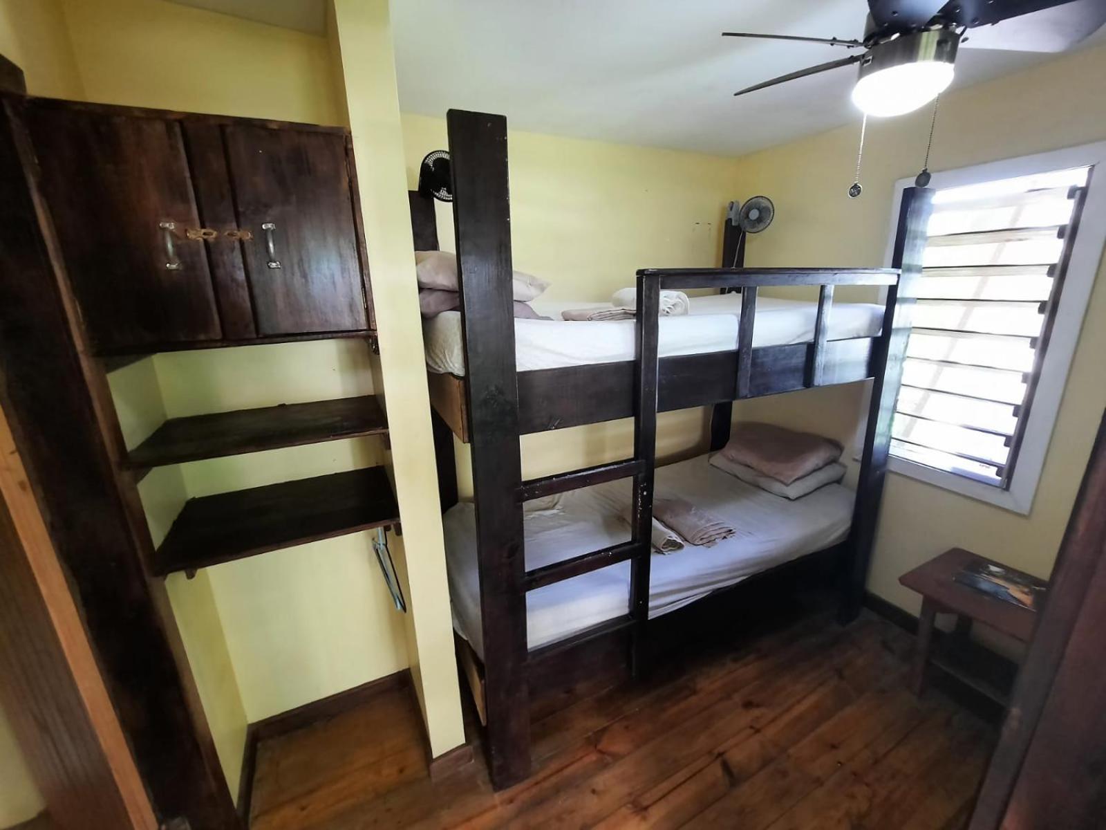 Roatan Backpackers' Hostel Sandy Bay Ngoại thất bức ảnh